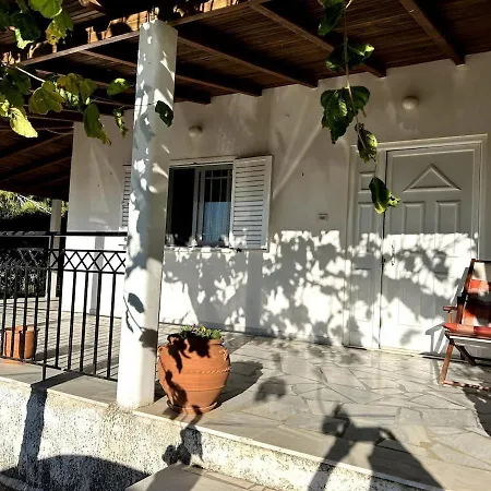 Rest & Relax House In Katakolo