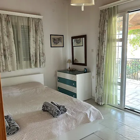 Rest & Relax House In Katakolo