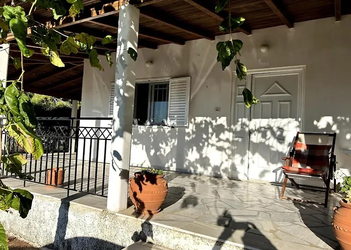 Rest & Relax House In Katakolo